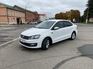 2018 Volkswagen Polo V Рестайлинг, белый, 1400000 рублей, вид 1