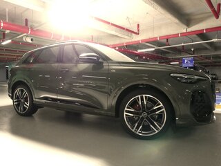 2026 Audi Q5 45 TFSI III (GU), зелёный, 8979000 рублей, вид 4