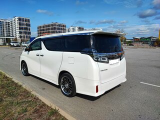 2019 Toyota Vellfire II Рестайлинг, белый, 4900000 рублей, вид 4