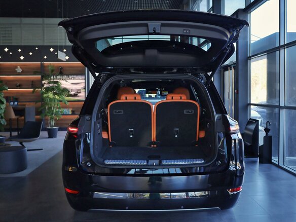 2025 Li Auto (Lixiang) L9 52.3 kWh I Рестайлинг, чёрный - вид 17