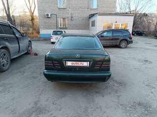 2000 Mercedes-Benz E-Класс 240 II (W210, S210) Рестайлинг, зелёный, 700000 рублей, вид 4