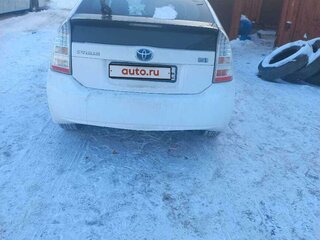 2011 Toyota Prius III (XW30), белый, 900000 рублей, вид 3