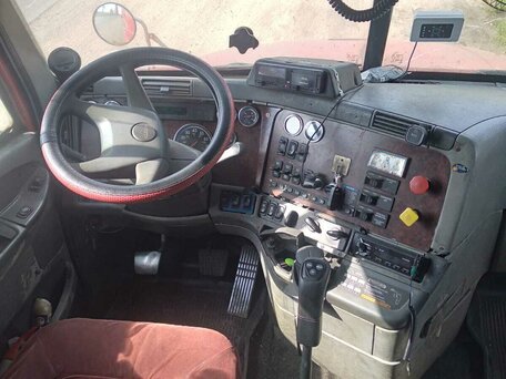 1999 Freightliner Century Class, красный, 2000000 рублей, вид 1
