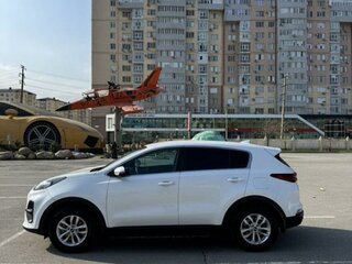 2020 Kia Sportage IV Рестайлинг, белый, 2050000 рублей, вид 5