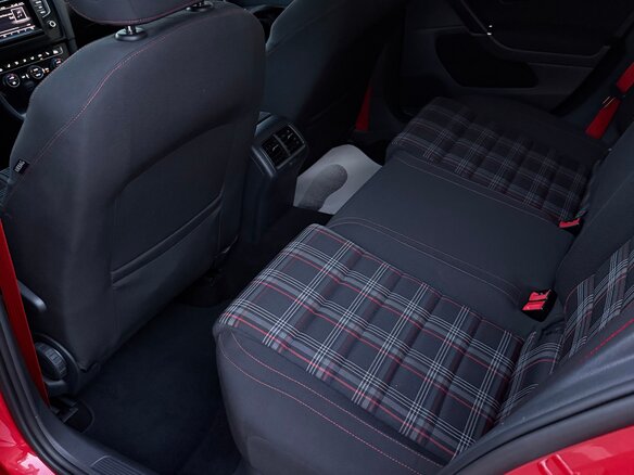 2013 Volkswagen Golf GTI VII, красный, 2350000 рублей - вид 22