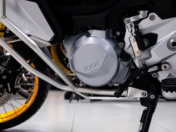 2026 Voge 900DSX, серебристый, 1033000 рублей - вид 14