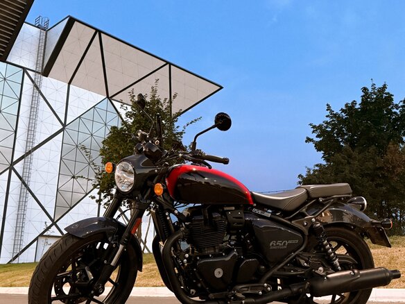 2024 Royal Enfield Shotgun, серый, 600000 рублей - вид 3