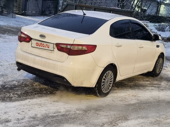 2013 Kia Rio III, белый, 600000 рублей - вид 13