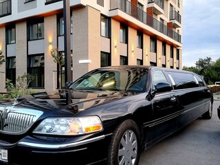 2003 Lincoln Town Car III Рестайлинг, чёрный, 900000 рублей, вид 2