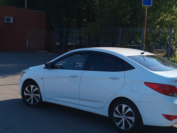 2014 Hyundai Solaris I Рестайлинг, белый, 1000000 рублей - вид 5