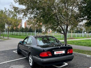 1998 Mercedes-Benz E-Класс 320 II (W210, S210), чёрный, 550000 рублей, вид 3