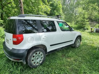 2013 Skoda Yeti I, белый, 785000 рублей, вид 4