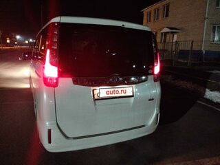 2015 Toyota Noah III (R80), белый, 2400000 рублей, вид 4