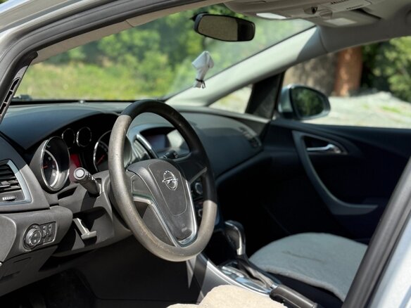 2012 Opel Astra J Рестайлинг, серебристый, 799999 рублей - вид 13
