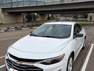 2020 Chevrolet Malibu IX Рестайлинг, белый, 1400000 рублей, вид 1