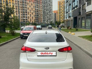 2017 Kia Cerato III Рестайлинг (Classic), белый, 1300000 рублей, вид 3