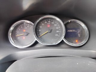 2017 Renault Logan II, белый, 400000 рублей, вид 4