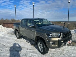 2021 Toyota Hilux VIII Рестайлинг 2, коричневый, 4800000 рублей, вид 3