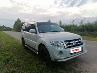 2013 Mitsubishi Pajero IV Рестайлинг 1, белый, 2050000 рублей, вид 3