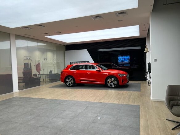 2021 Audi e-tron 55 I, красный, 7999999 рублей - вид 8