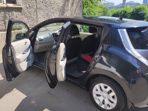 2011 Nissan Leaf (EM61) I (ZE0/AZE0), чёрный, 1200000 рублей - вид 8
