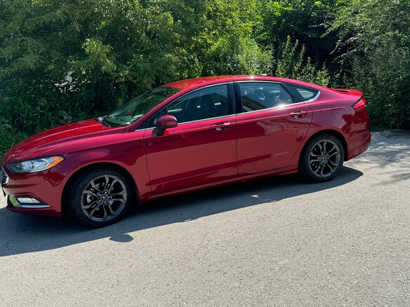2018 Ford Fusion (North America) II Рестайлинг, красный, 1300000 рублей - вид 2