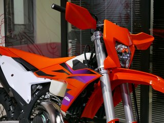 2024 KTM 150 EXC, оранжевый, 1199900 рублей, вид 4