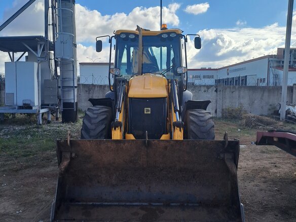 2018 JCB 3CX, жёлтый, 9000000 рублей - вид 2