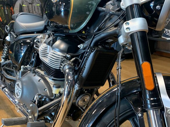 2025 Royal Enfield Super Meteor, зелёный, 710520 рублей - вид 5