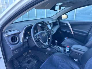 2017 Toyota RAV4 IV (XA40) Рестайлинг, белый, 2550000 рублей, вид 3
