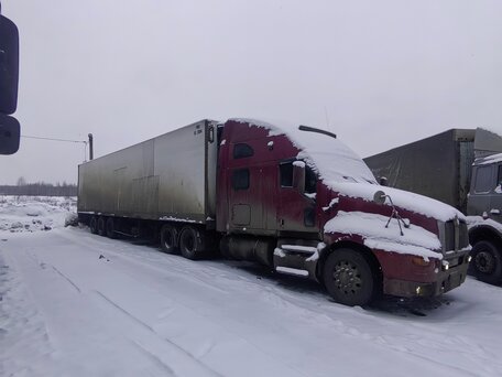 2002 Kenworth T2000, красный, 2100000 рублей, вид 3