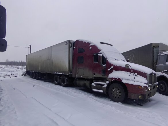 2002 Kenworth T2000, красный, 2100000 рублей - вид 2