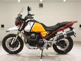 2021 Moto Guzzi V85 TT, жёлтый, 876218 рублей, вид 2