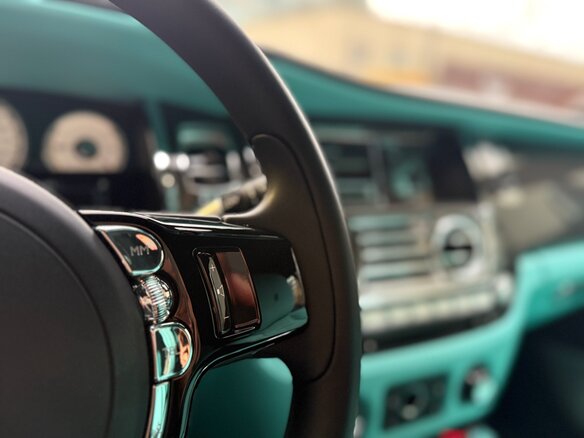 2019 Rolls-Royce Wraith Black Badge, чёрный, 28000000 рублей - вид 9