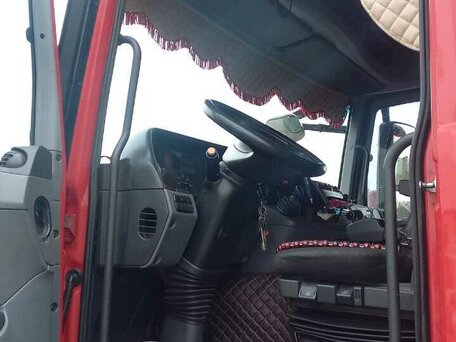 2017 Mercedes-Benz Actros, красный, 5000000 рублей, вид 3