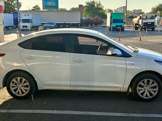 2019 Hyundai Solaris II, белый, 900000 рублей, вид 4