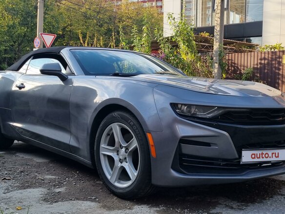 2020 Chevrolet Camaro VI Рестайлинг, серый, 3100000 рублей - вид 1