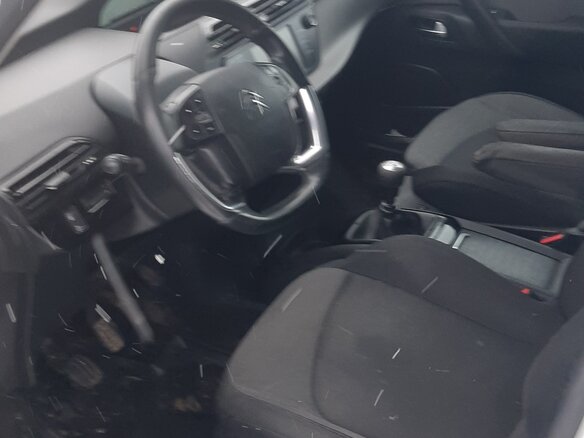 2017 Citroen C4 Picasso II Рестайлинг, белый, 1100000 рублей - вид 4