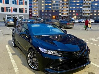 2020 Toyota Camry VIII (XV70), чёрный, 3950000 рублей, вид 1