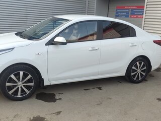 2018 Kia Rio IV, белый, 1300000 рублей, вид 1