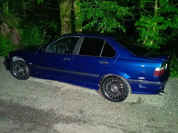 1997 BMW 3 серии 320i III (E36), синий, 500000 рублей - вид 11