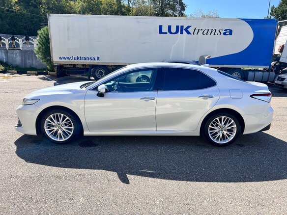 2020 Toyota Camry VIII (XV70), белый, 3000000 рублей - вид 4