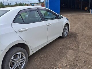 2015 Toyota Corolla XI (E160, E170, E180), белый, 1450000 рублей, вид 2