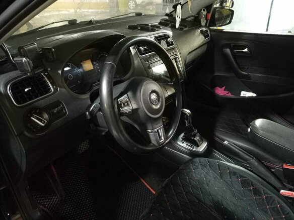 2013 Volkswagen Polo V, чёрный, 600000 рублей - вид 8