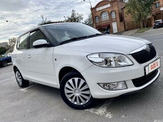2013 Skoda Fabia II Рестайлинг, белый, 650000 рублей, вид 1