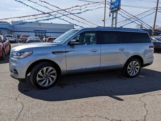 2022 Lincoln Navigator L IV, серебристый, 13930670 рублей, вид 2