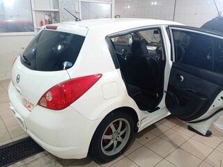 2004 Nissan Tiida I, белый, 550000 рублей, вид 5