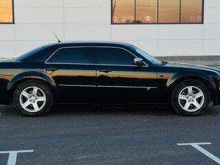 2008 Chrysler 300C I, чёрный, 1000000 рублей, вид 5
