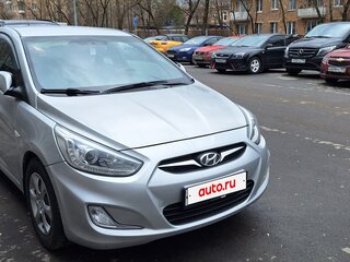 2013 Hyundai Solaris I, серебристый, 820000 рублей, вид 4