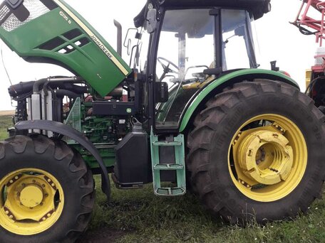 2014 John Deere 6000 Series, зелёный, 3700000 рублей, вид 1